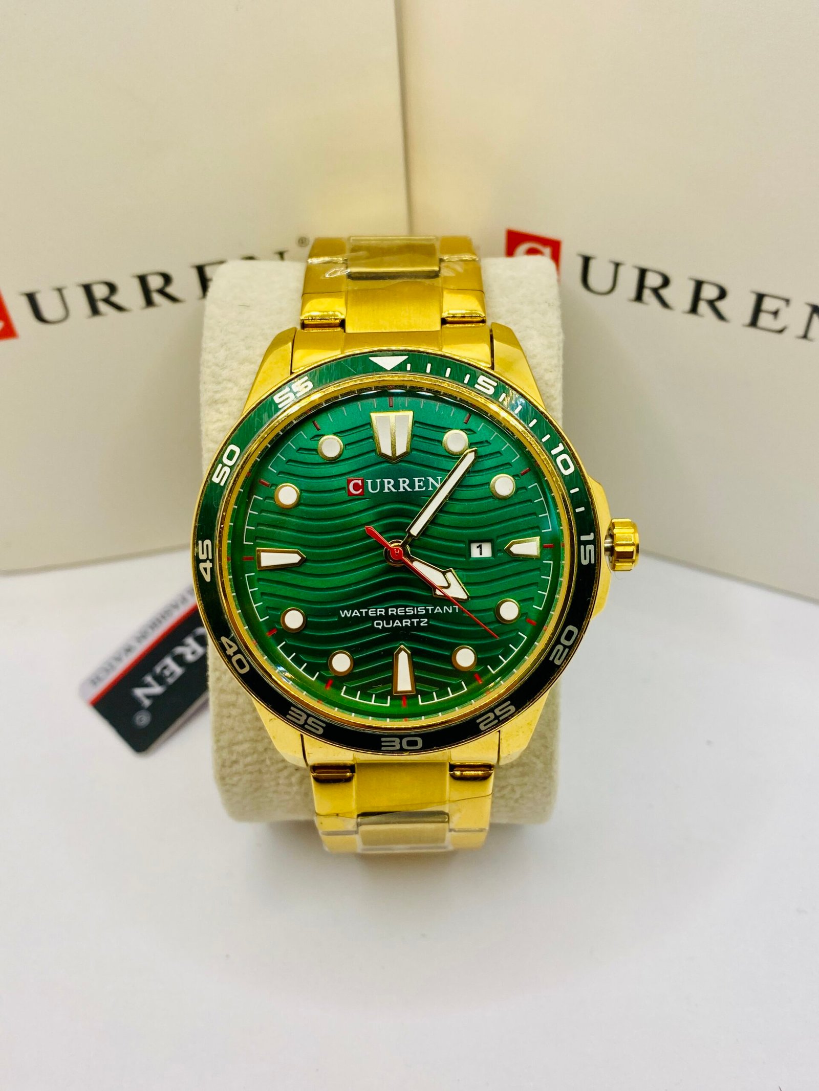 ساعة رجالية Curren 8426 براصلي ذهبي خلفية خضراء - الصورة 2