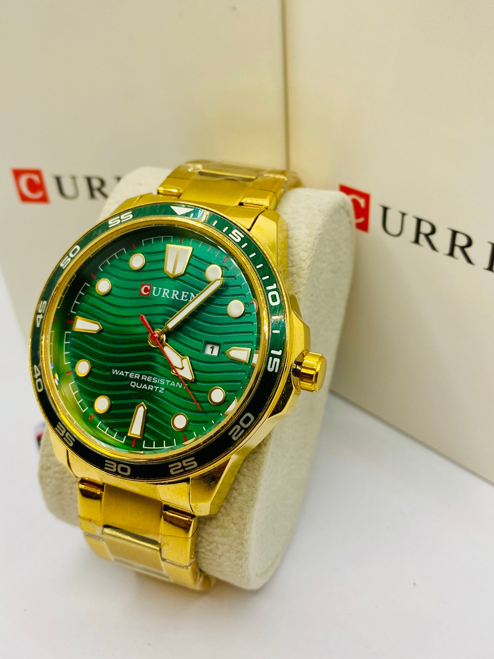 ساعة رجالية Curren 8426 براصلي ذهبي خلفية خضراء - الصورة 3