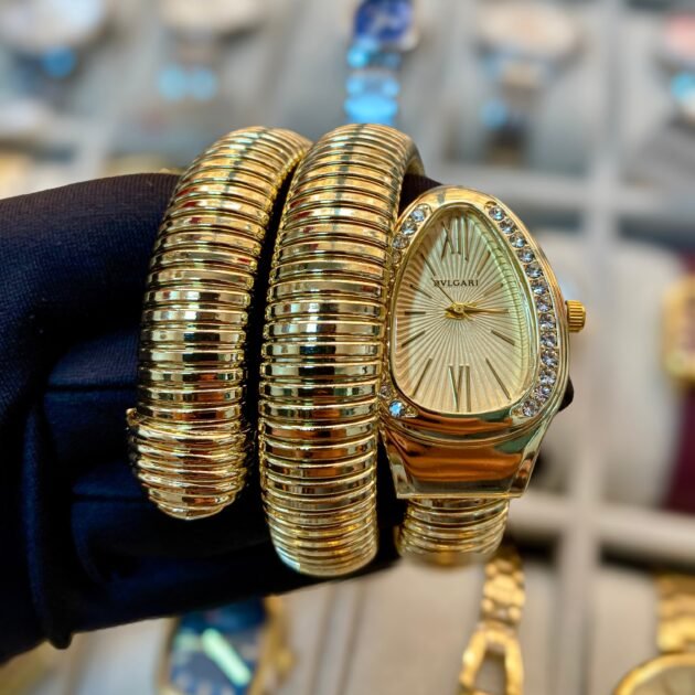 ساعة نسائية B.Vlgari ثعبان ذهبية بالكامل
