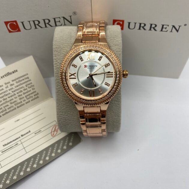 ساعة نسائية Curren 9004 نحاسية بخلفية بيضاء