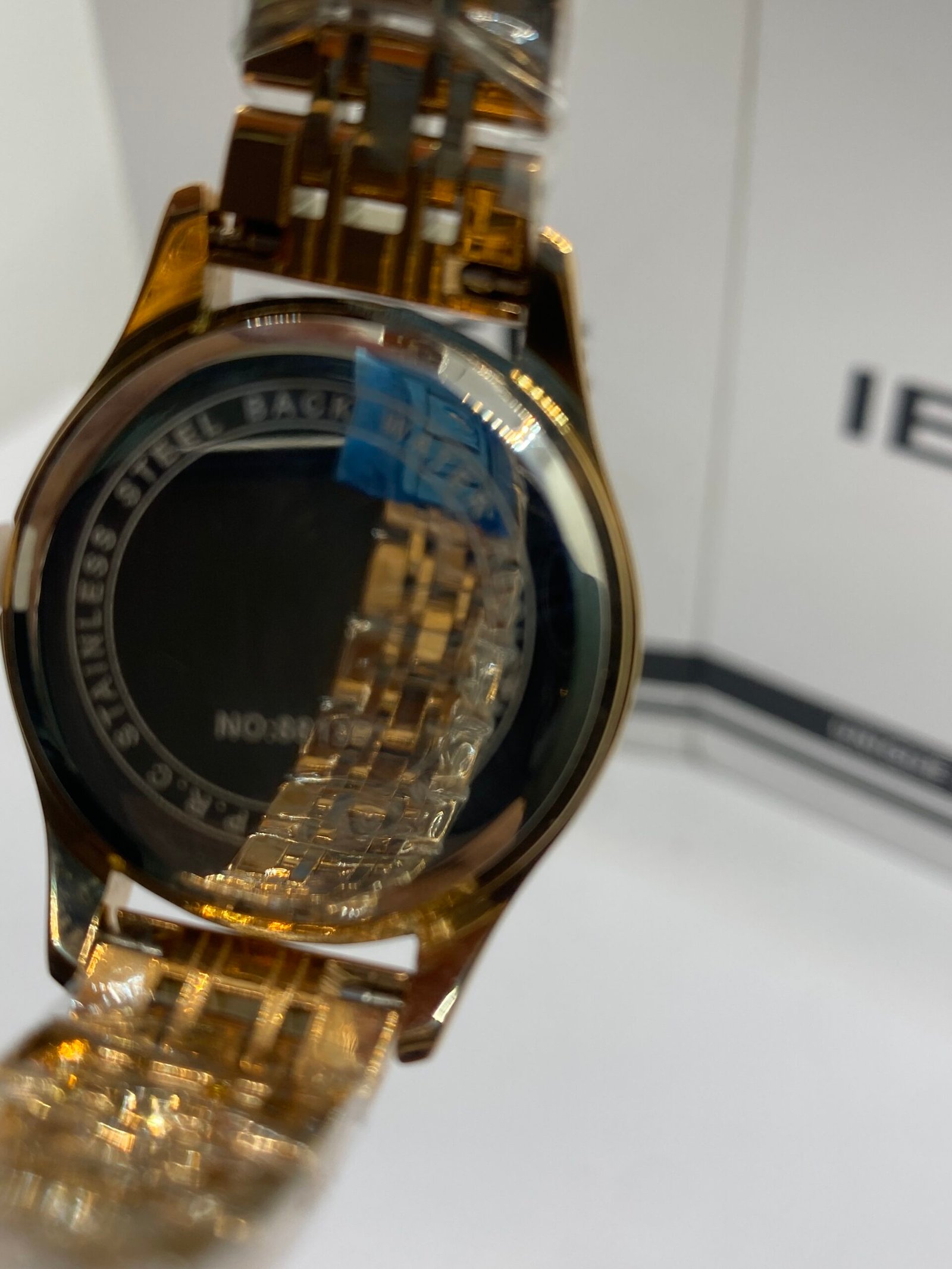 ساعة نسائية IEKE 88131 براصلي ذهبي خلفية خضراء - الصورة 5