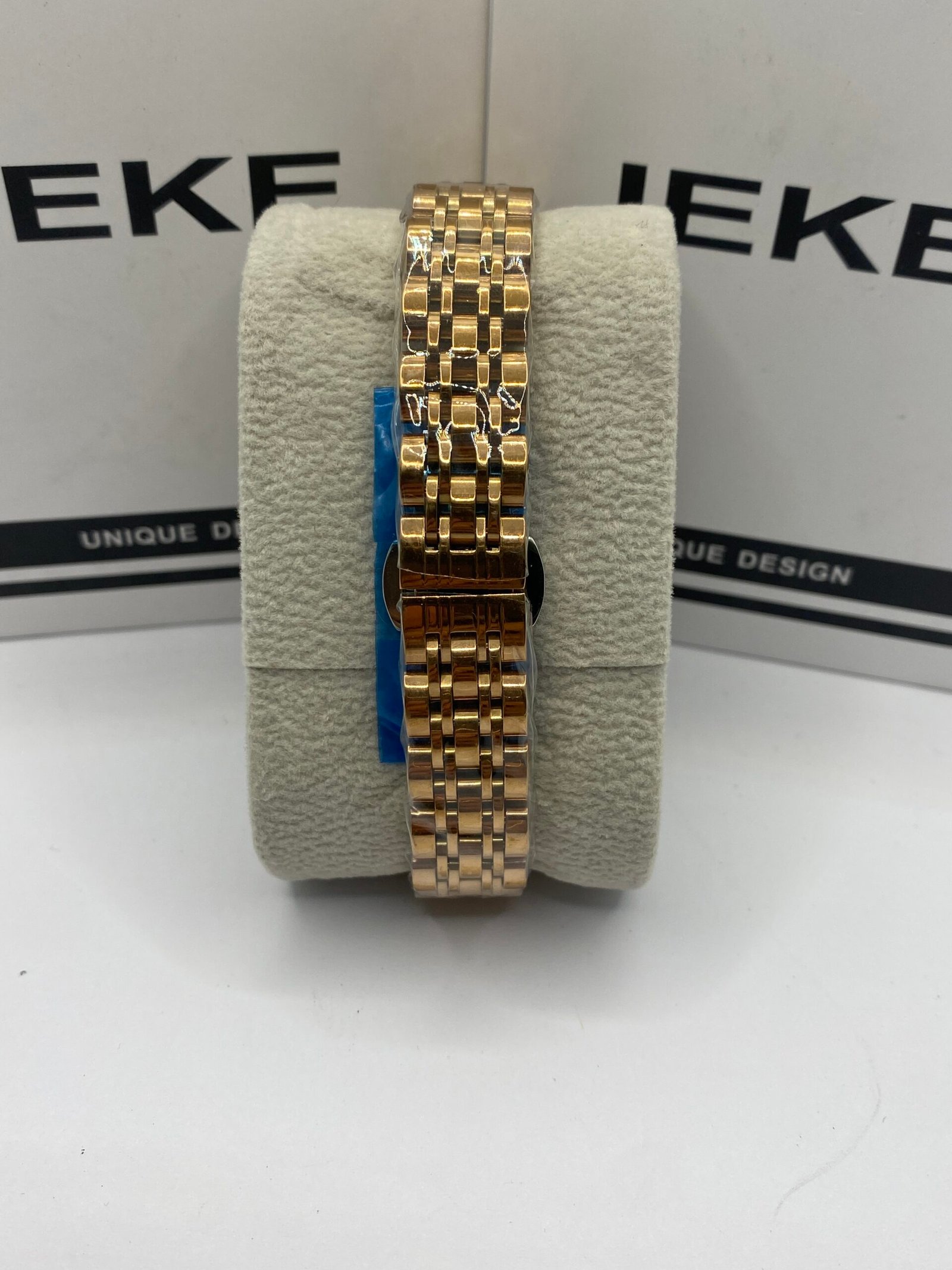 ساعة نسائية IEKE 88131 براصلي ذهبي خلفية خضراء - الصورة 4