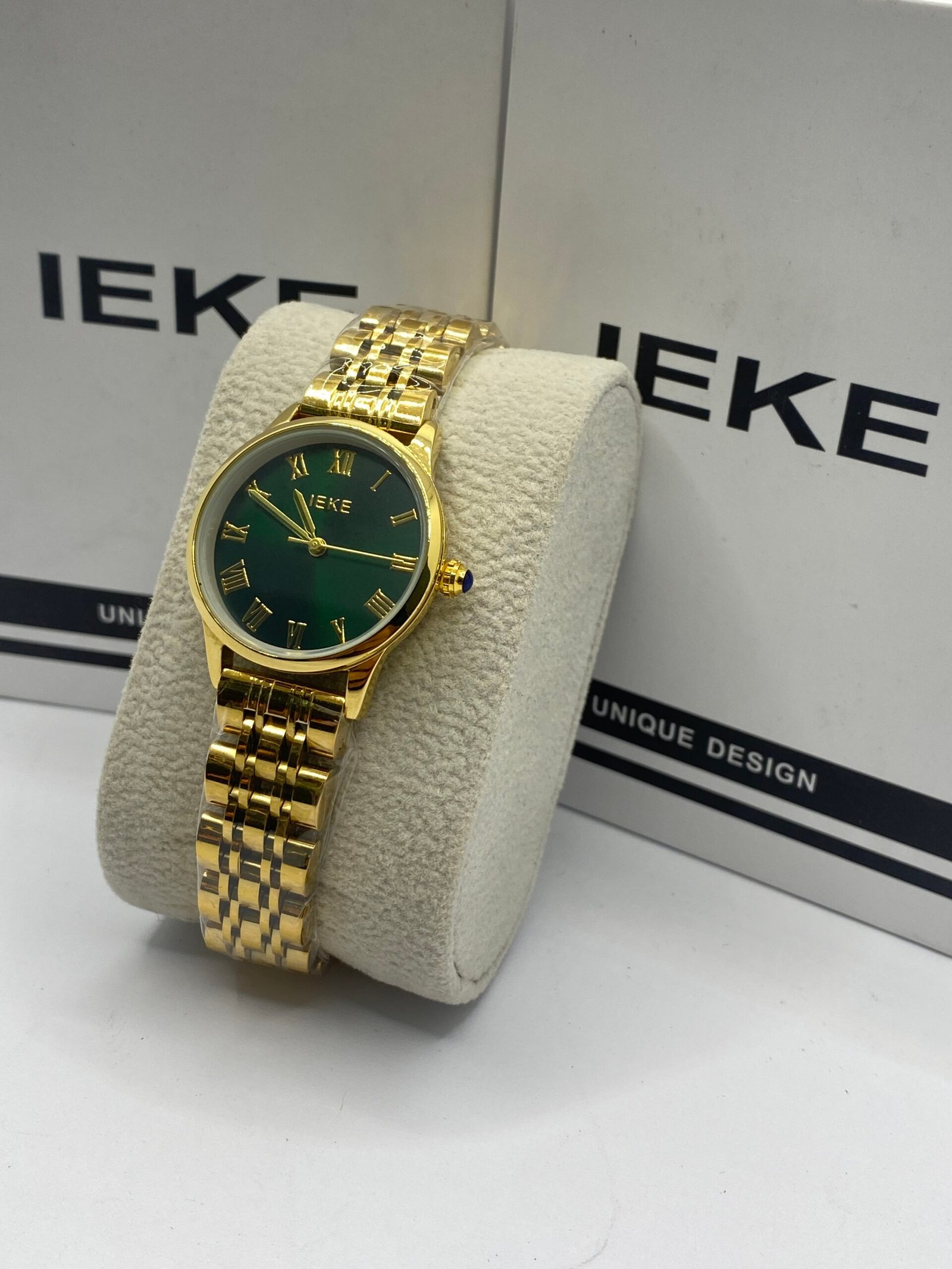 ساعة نسائية IEKE 88131 براصلي ذهبي خلفية خضراء - الصورة 3