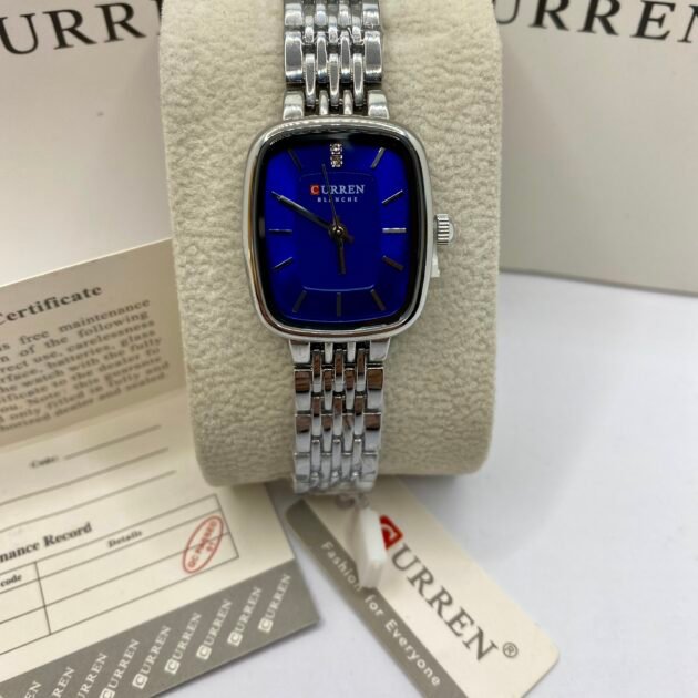 ساعة نسائية Curren 9093 براصلي فضي خلفية زرقاء