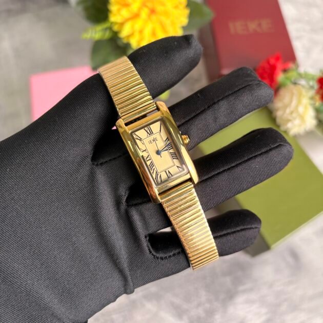 ساعة نسائية IEKE 88380 براصلي ذهبي بخلفية ذهبية