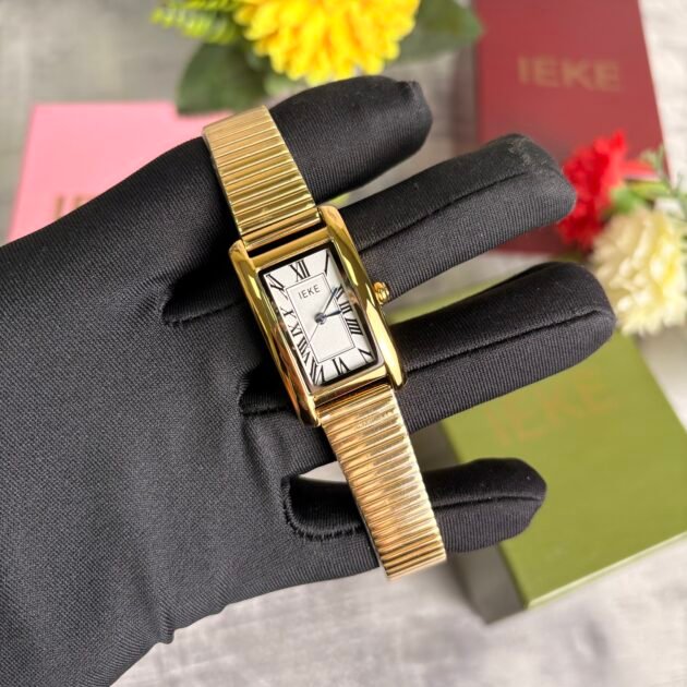 ساعة نسائية IEKE 88380 براصلي ذهبي بخلفية بيضاء