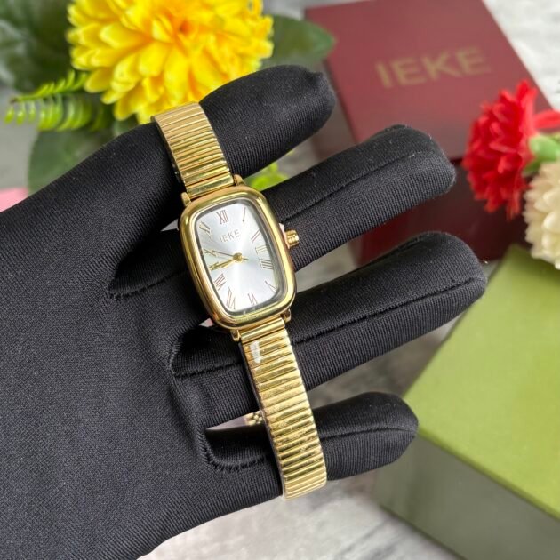ساعة نسائية IEKE 88298 براصلي ذهبي بخلفية بيضاء