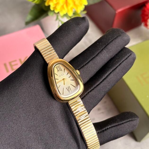 ساعة نسائية IEKE 88241 ذهبية بخلفية ذهبية
