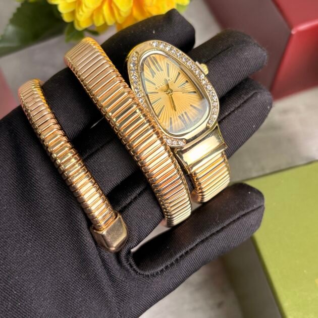 ساعة نسائية B.vlgari ثعبان ذهبية بلكامل