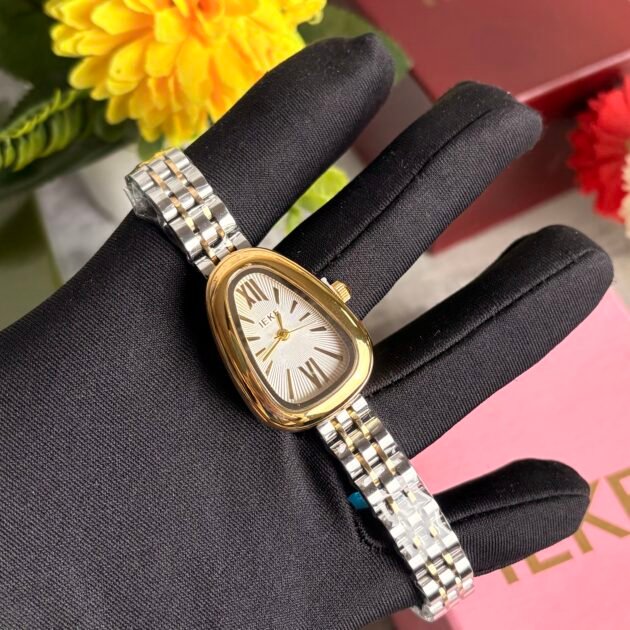 ساعة نسائية IEKE 88241 براصلي فضي ذهبي بخلفية بيضاء