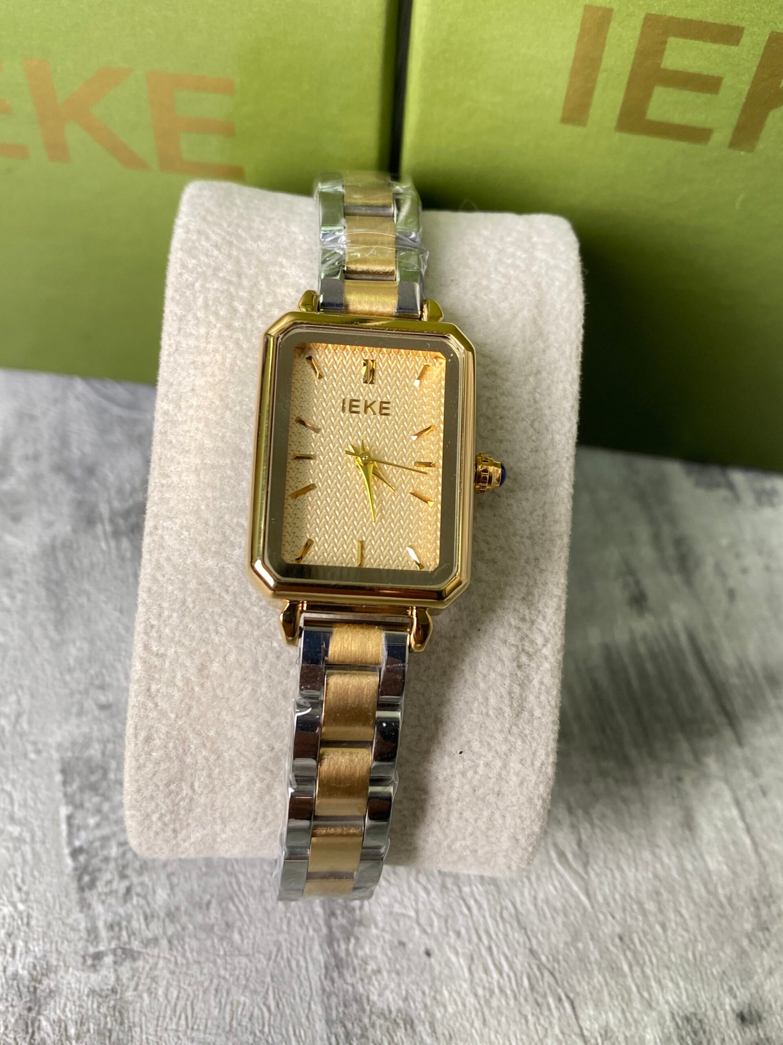 ساعة نسائية IEKE 708 براصلي ذهبي فضي بخلفية ذهبية - الصورة 4