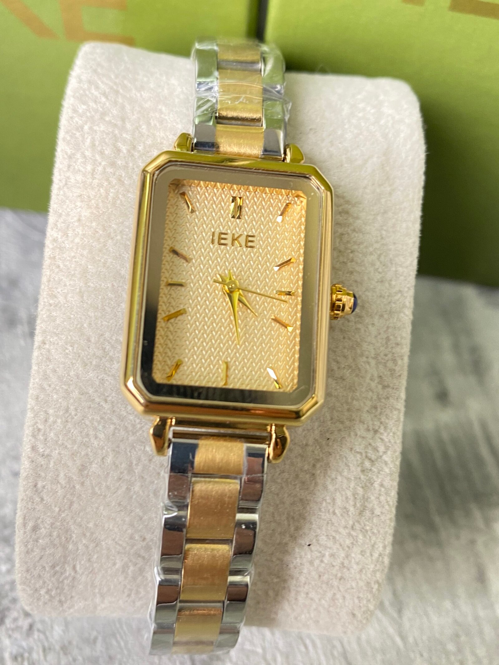 ساعة نسائية IEKE 708 براصلي ذهبي فضي بخلفية ذهبية