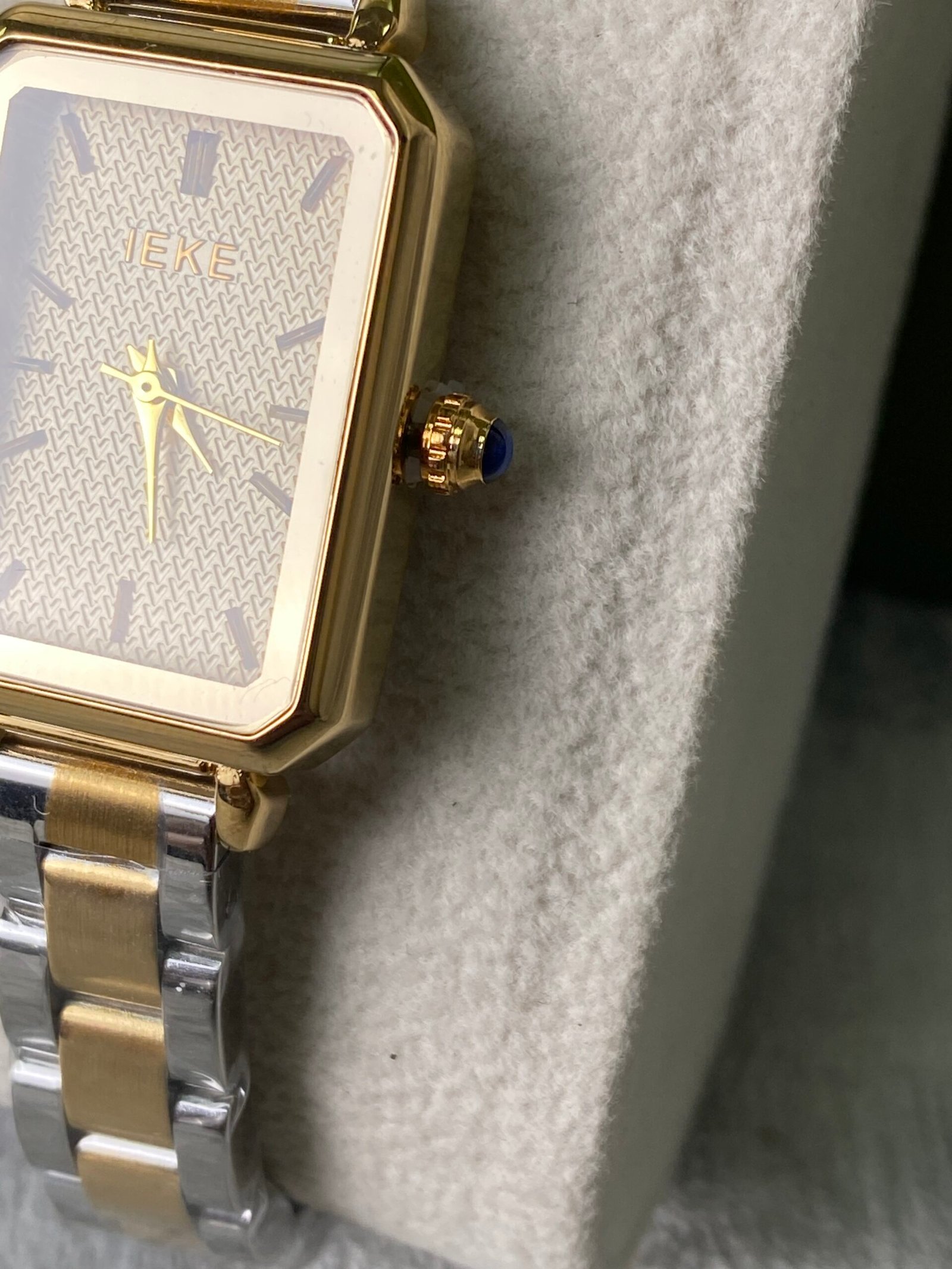ساعة نسائية IEKE 708 براصلي ذهبي فضي بخلفية ذهبية - الصورة 5
