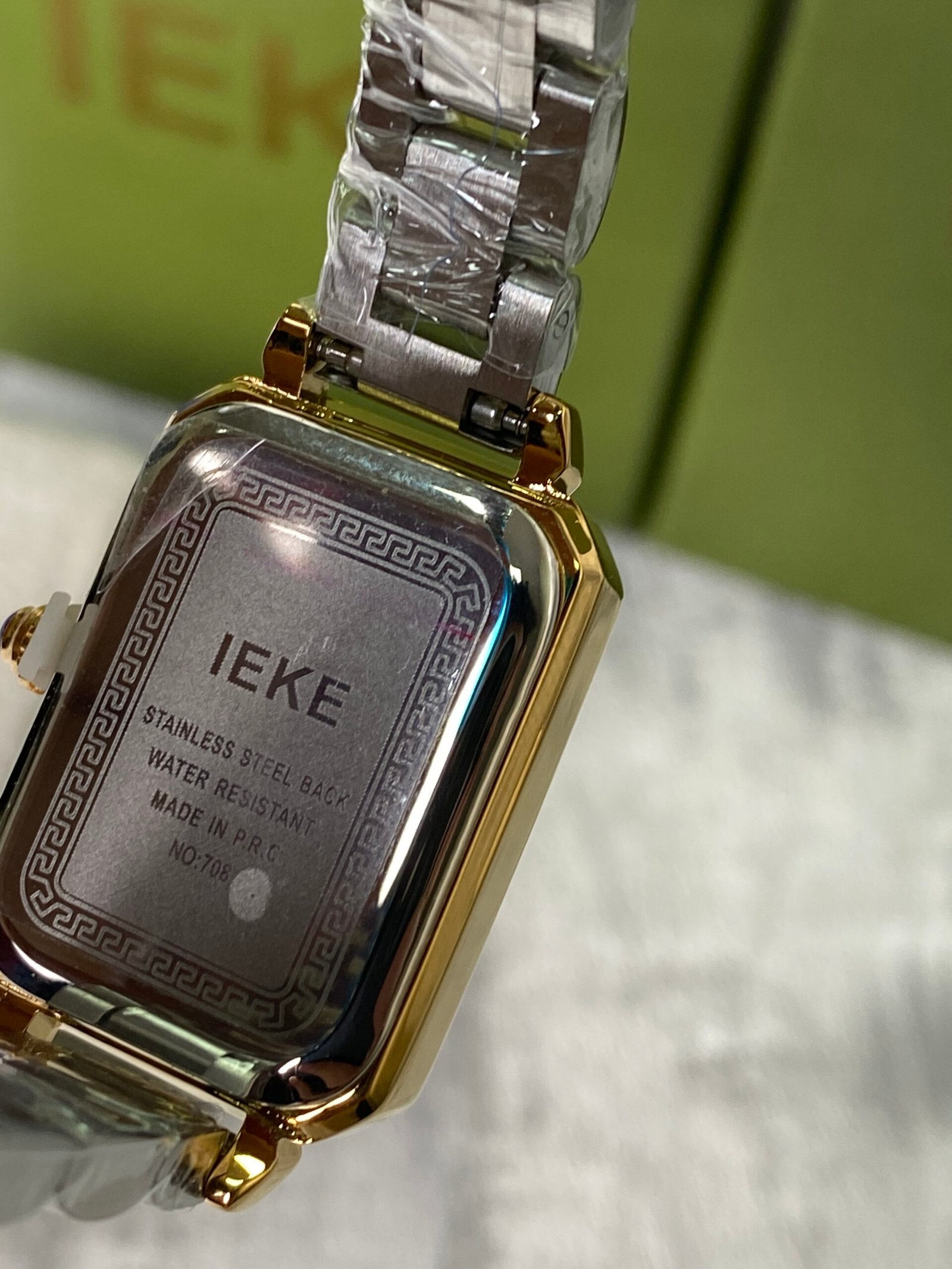 ساعة نسائية IEKE 708 براصلي ذهبي فضي بخلفية بيضاء - الصورة 4