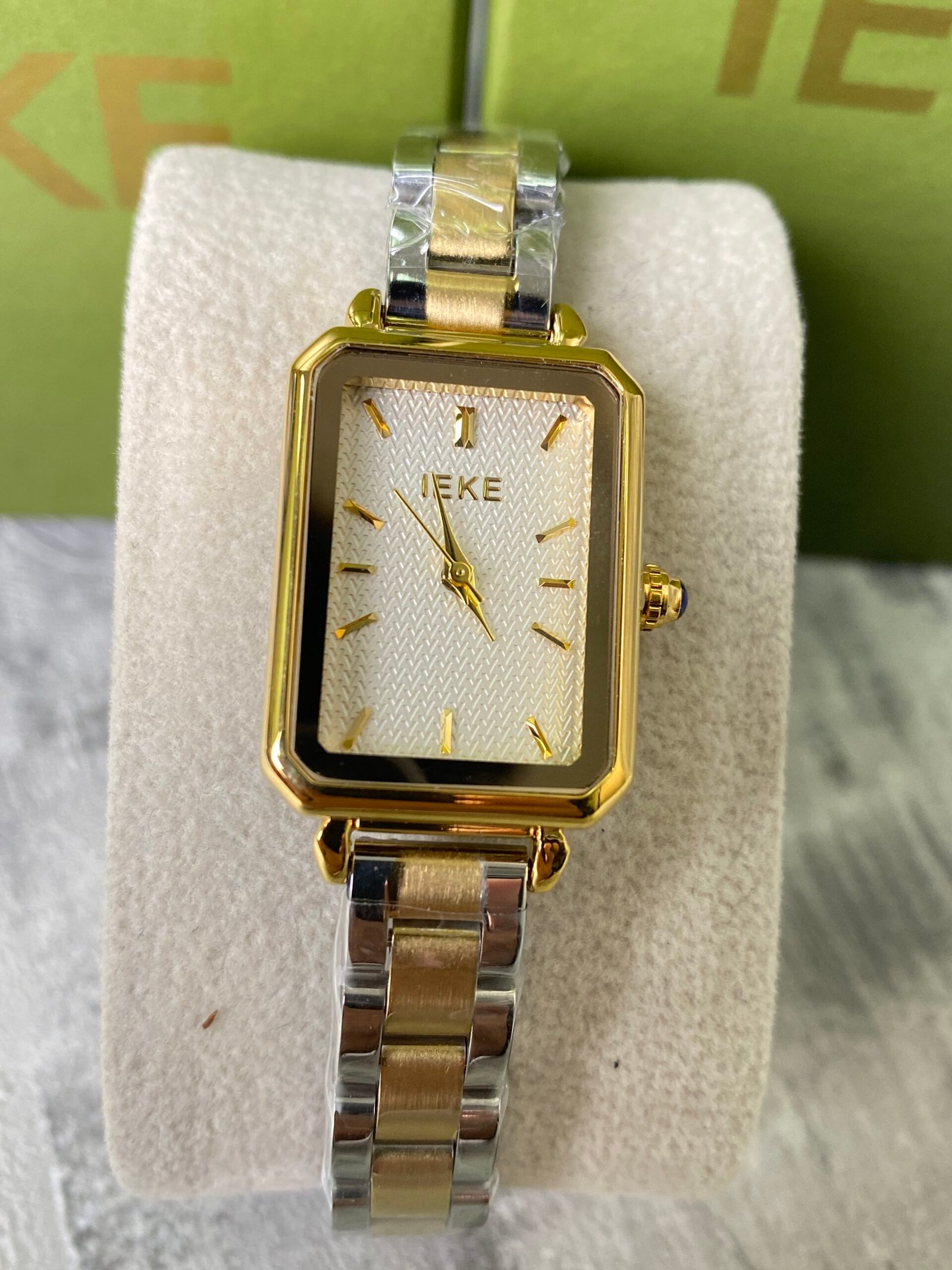 ساعة نسائية IEKE 708 براصلي ذهبي فضي بخلفية بيضاء - الصورة 2