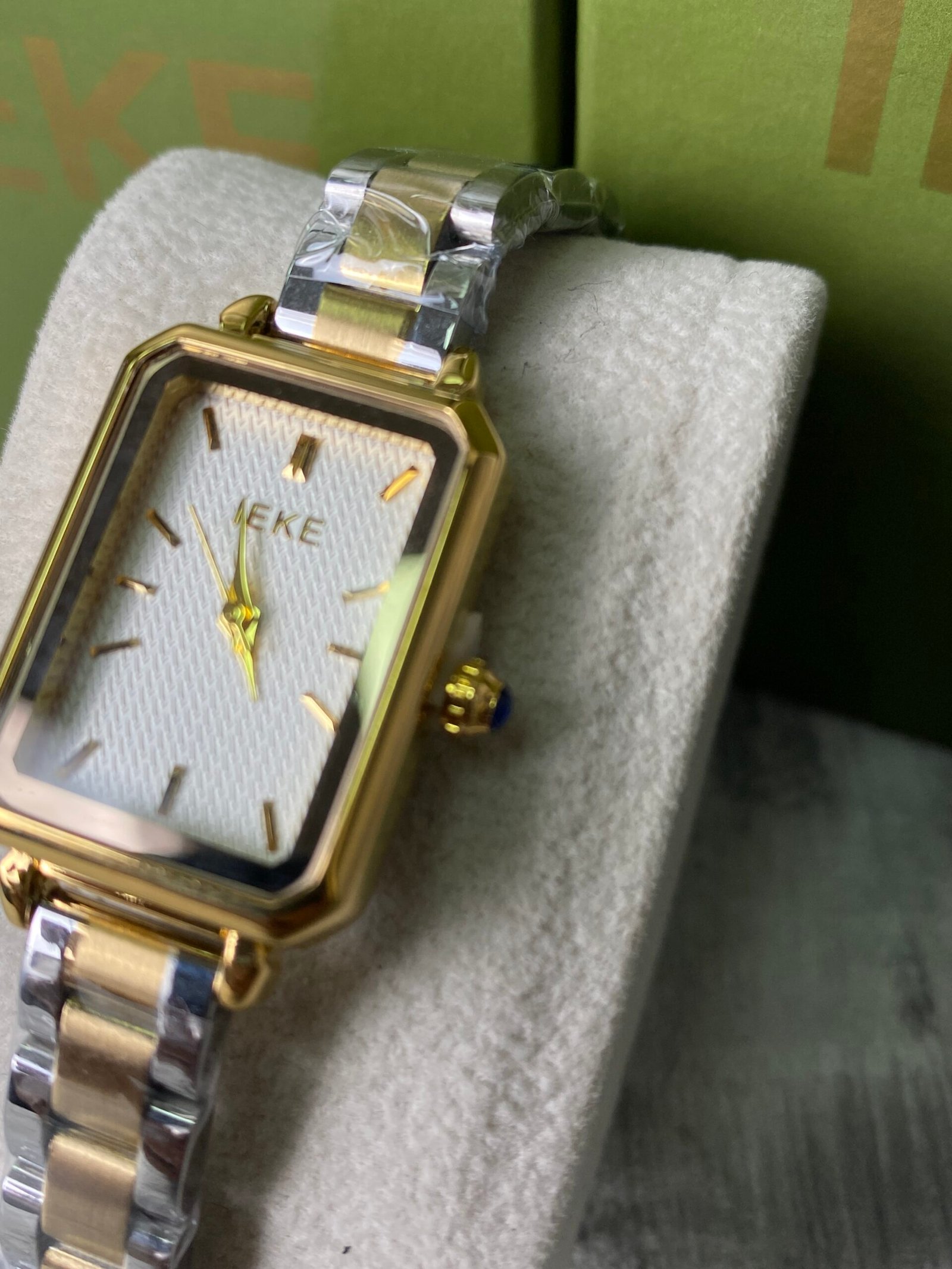 ساعة نسائية IEKE 708 براصلي ذهبي فضي بخلفية بيضاء - الصورة 6