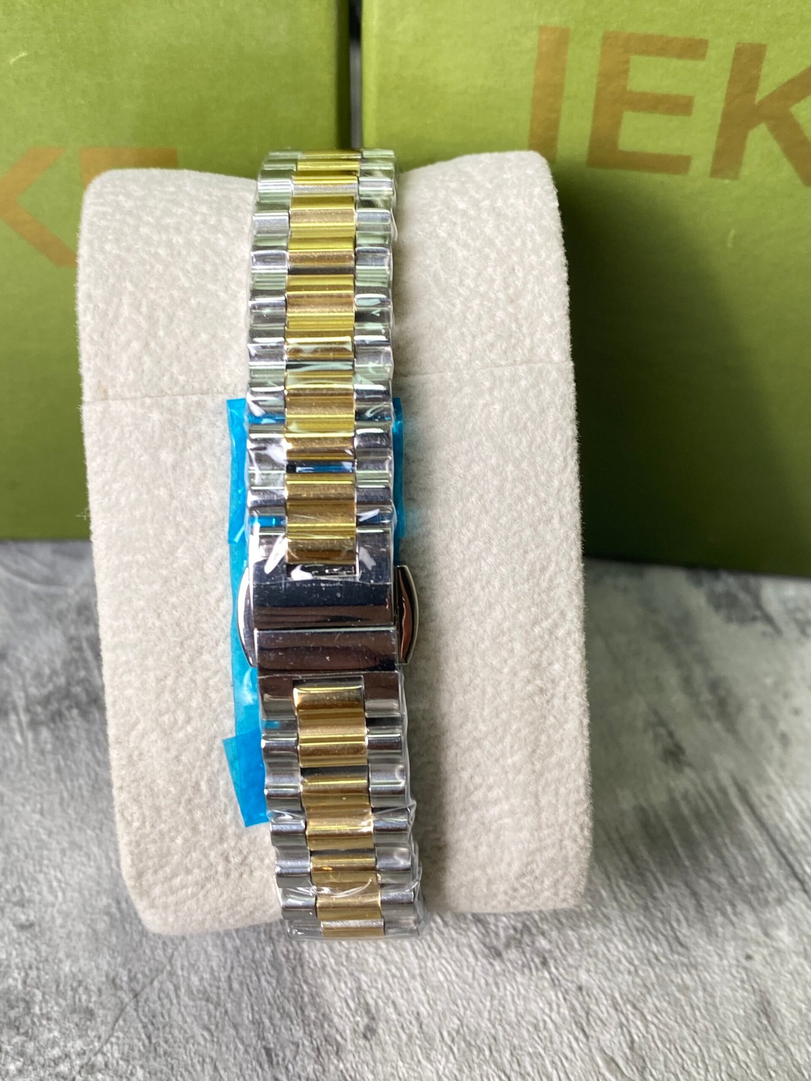 ساعة نسائية IEKE 88253 براصلي ذهبي فضي بخلفية ذهبية - الصورة 5