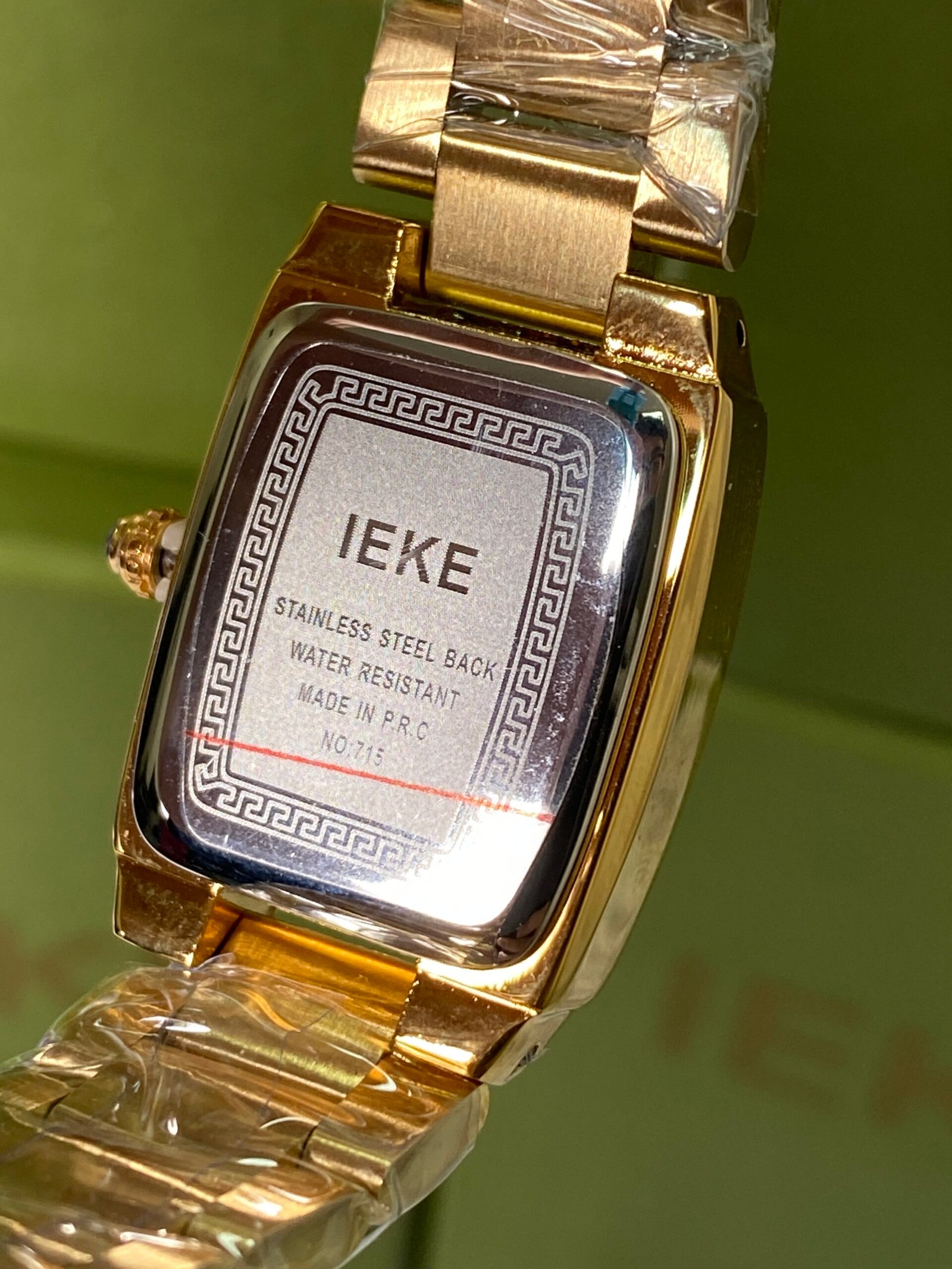 ساعة نسائية IEKE 715 براصلي ذهبي بخلفية بيضاء - الصورة 6