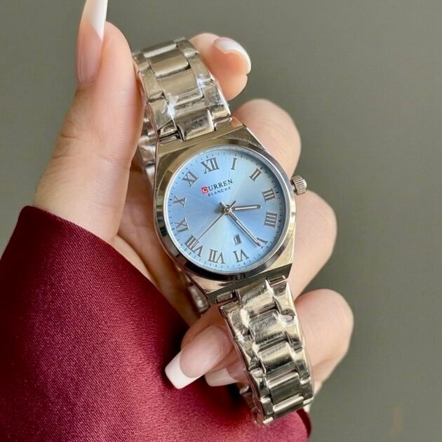 Curren 9095 براصلي فضي بخلفية زرقاء