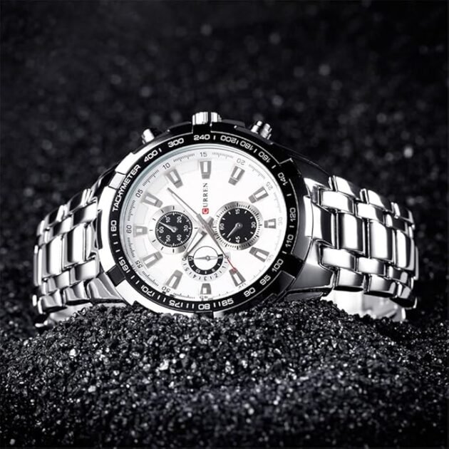 ساعة رجالية Curren 8023 براصلي فضي بخلفية بيضاء